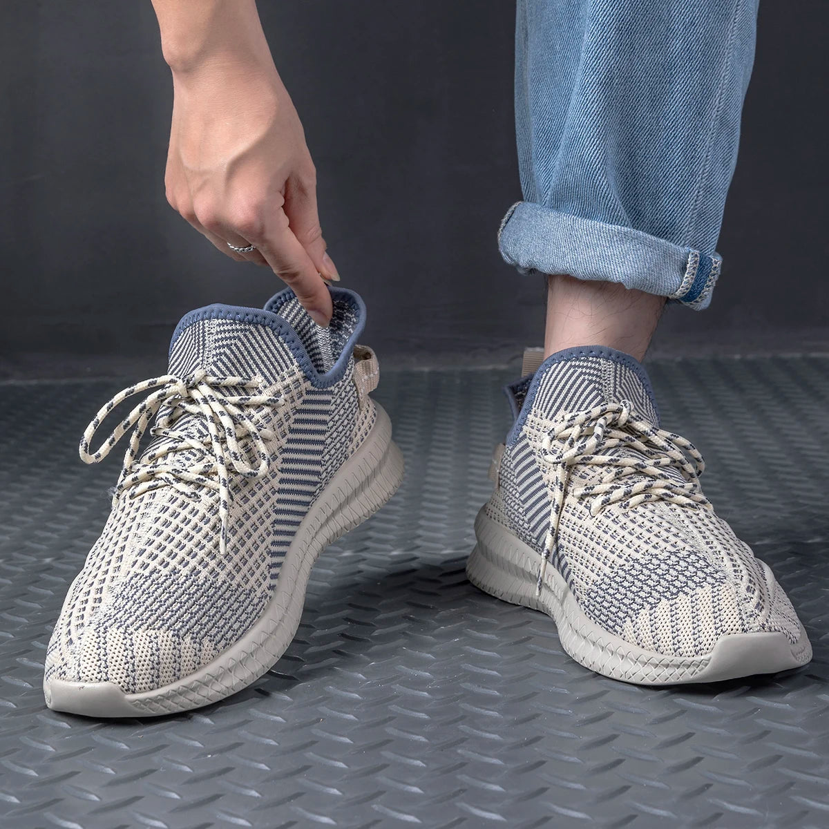 2023 Mesh Men casual shoes Summer Breathable Sneakers Comfortable Lightweight Walking Footwear Male Running Sport Shoes