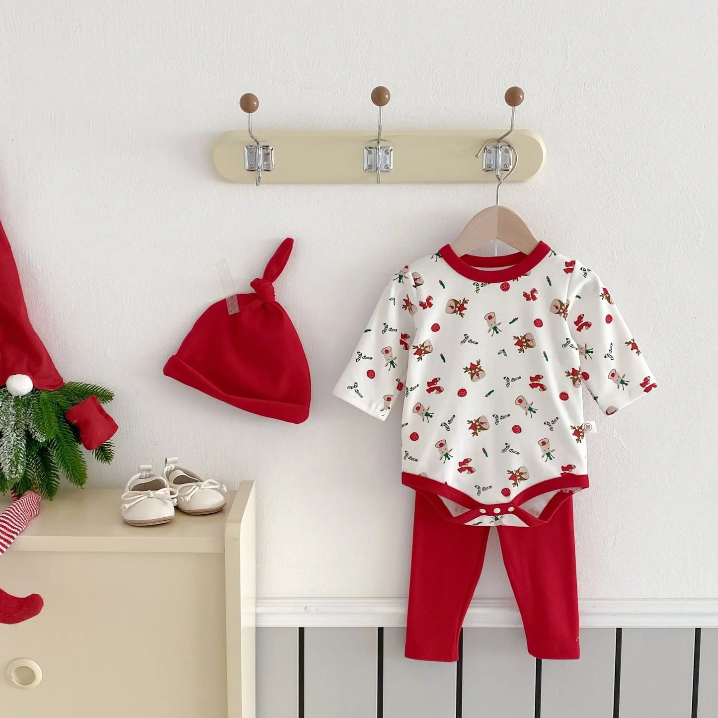 New Spring Autumn Baby Christmas Pajamas Set Long Sleeve Santa Print Bodysuit with Pants and Hat Infant Festive Sleepwear B6076